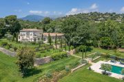 Close to Saint-Paul de Vence - Stunning estate - photo1